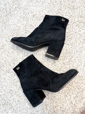 Stuart Weitzman Quinn Black Suede Block Heel Ankle Boots - Women's 7